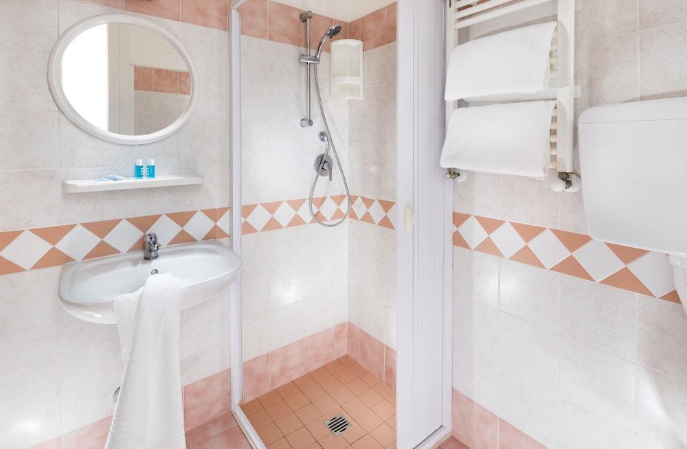 Hotel Carnaby Rimini Esterno foto