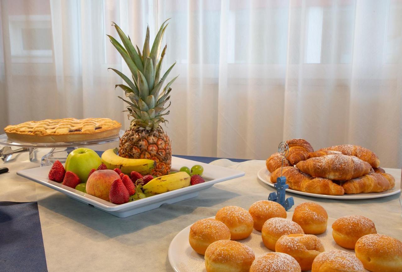 Hotel Carnaby Rimini Esterno foto