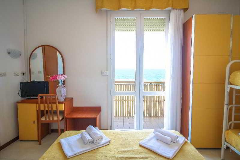 Hotel Carnaby Rimini Esterno foto