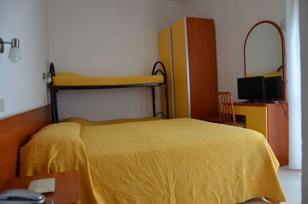 Hotel Carnaby Rimini Esterno foto