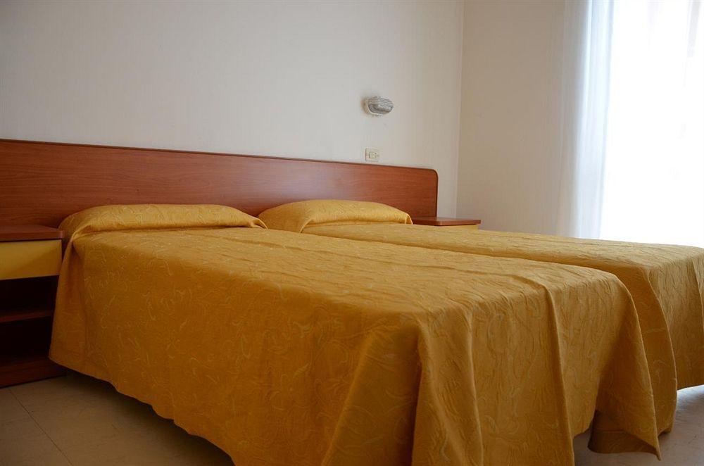 Hotel Carnaby Rimini Esterno foto