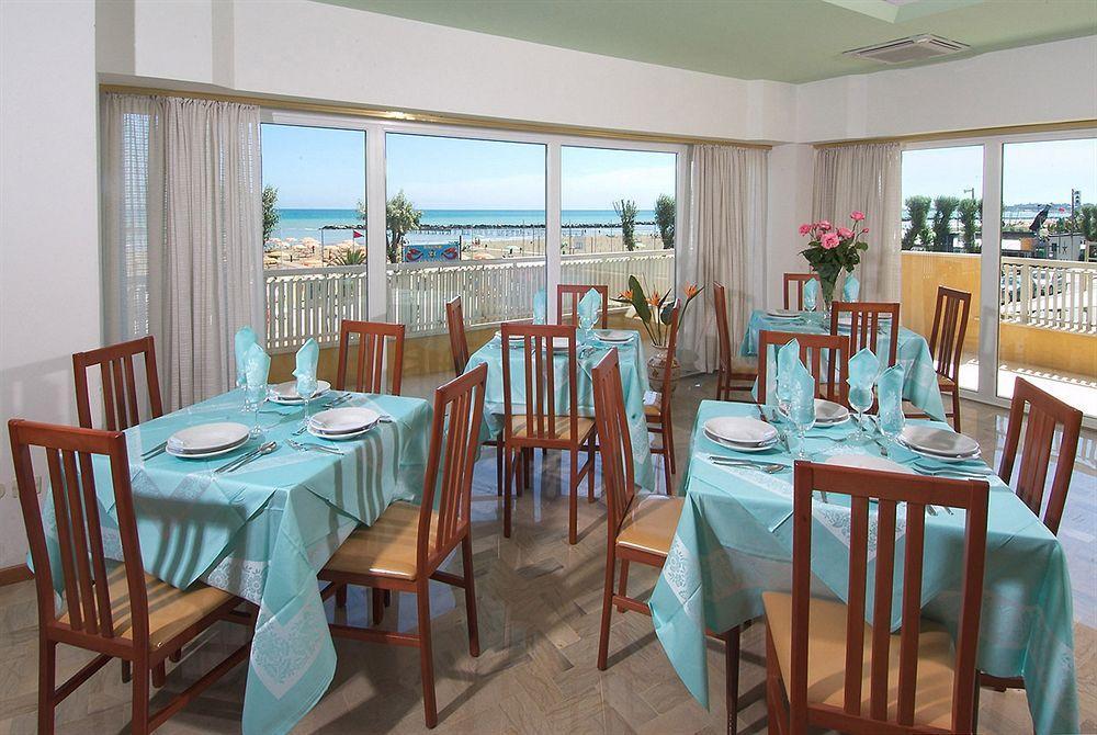 Hotel Carnaby Rimini Esterno foto