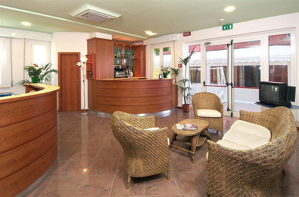 Hotel Carnaby Rimini Esterno foto